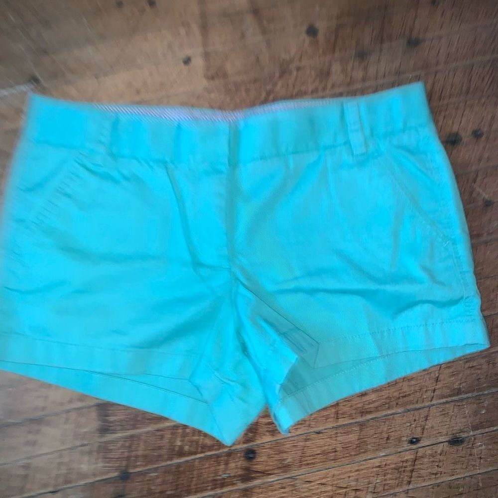 J Crew broken in flat front size 10 green chino vacationcore shorts
